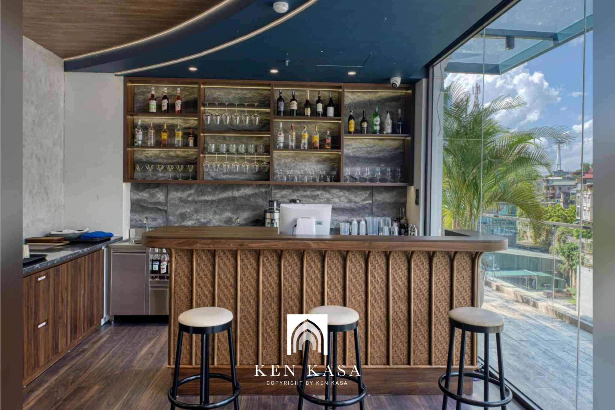 Quầy bar tại The Almin Hotel 
